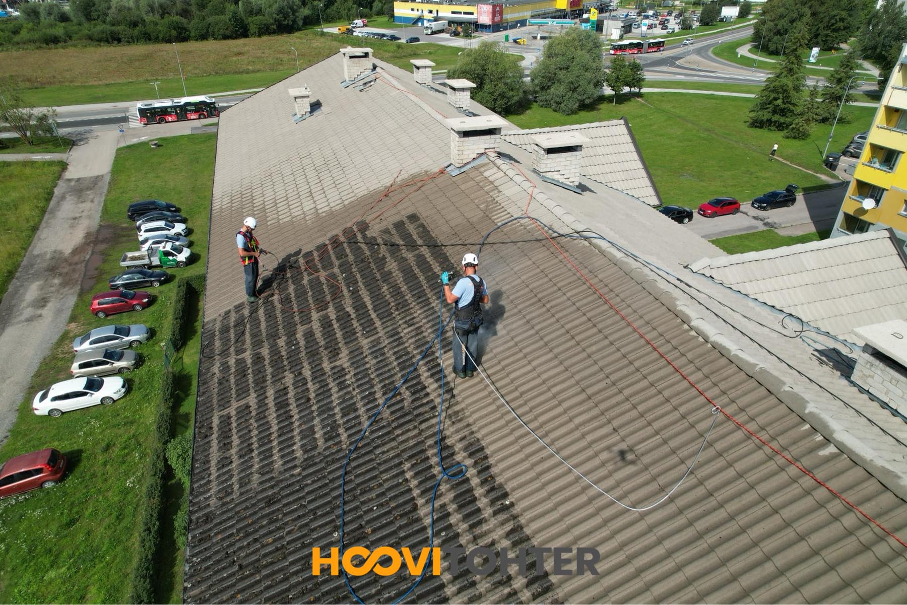 Kivikatuse puhastamine survepesu abil